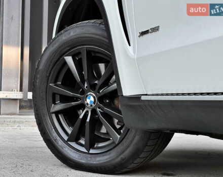 Белый БМВ Х5, объемом двигателя 3 л и пробегом 208 тыс. км за 21990 $, фото 24 на Automoto.ua