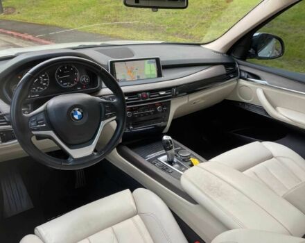 Белый БМВ Х5, объемом двигателя 3 л и пробегом 70 тыс. км за 22600 $, фото 6 на Automoto.ua