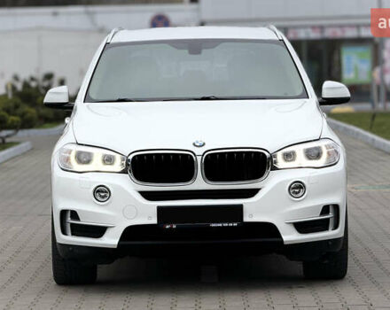 Белый БМВ Х5, объемом двигателя 2 л и пробегом 131 тыс. км за 25000 $, фото 1 на Automoto.ua