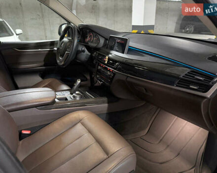 БМВ Х5 2015 в Днепре (Днепропетровске) на Automoto.ua Белый БМВ Х5, объемом двигателя 2 л и пробегом 159 тыс. км за 24800 $, фото 6 на Automoto.ua