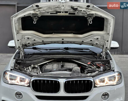 Белый БМВ Х5, объемом двигателя 3 л и пробегом 208 тыс. км за 21990 $, фото 15 на Automoto.ua