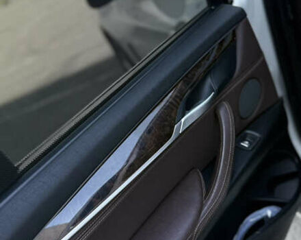 БМВ Х5 2015 в Днепре (Днепропетровске) на Automoto.ua Белый БМВ Х5, объемом двигателя 3 л и пробегом 225 тыс. км за 22000 $, фото 36 на Automoto.ua