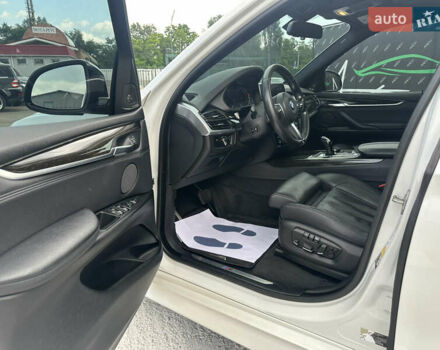 Білий БМВ Х5, об'ємом двигуна 2.98 л та пробігом 183 тис. км за 26999 $, фото 4 на Automoto.ua