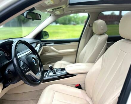 Белый БМВ Х5, объемом двигателя 3 л и пробегом 88 тыс. км за 8700 $, фото 8 на Automoto.ua