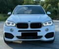 Белый БМВ Х5, объемом двигателя 3 л и пробегом 130 тыс. км за 12400 $, фото 1 на Automoto.ua