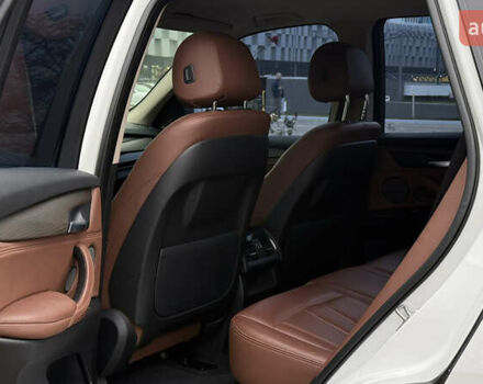 Белый БМВ Х5, объемом двигателя 2 л и пробегом 131 тыс. км за 25000 $, фото 9 на Automoto.ua