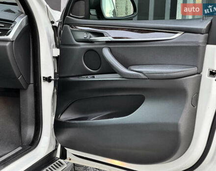 Белый БМВ Х5, объемом двигателя 3 л и пробегом 208 тыс. км за 21990 $, фото 38 на Automoto.ua