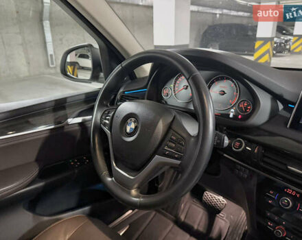 БМВ Х5 2015 в Днепре (Днепропетровске) на Automoto.ua Белый БМВ Х5, объемом двигателя 2 л и пробегом 159 тыс. км за 24800 $, фото 7 на Automoto.ua