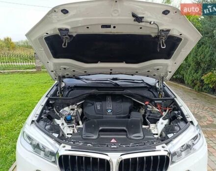 Білий БМВ Х5, об'ємом двигуна 2 л та пробігом 170 тис. км за 28900 $, фото 31 на Automoto.ua