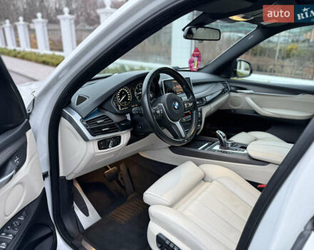 Белый БМВ Х5, объемом двигателя 2.99 л и пробегом 170 тыс. км за 32500 $, фото 7 на Automoto.ua