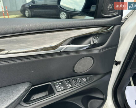 Білий БМВ Х5, об'ємом двигуна 2.98 л та пробігом 183 тис. км за 26999 $, фото 6 на Automoto.ua