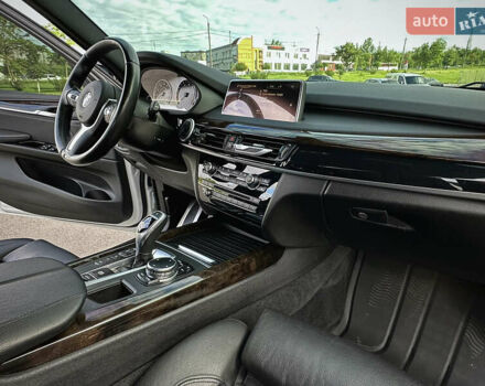 БМВ Х5 2015 в Кривом Роге на Automoto.ua Белый БМВ Х5, объемом двигателя 2.98 л и пробегом 115 тыс. км за 30000 $, фото 6 на Automoto.ua