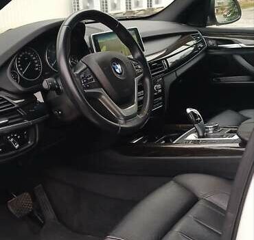 Белый БМВ Х5, объемом двигателя 2.99 л и пробегом 84 тыс. км за 40000 $, фото 5 на Automoto.ua