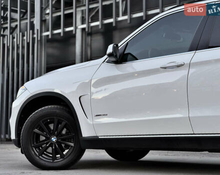 Белый БМВ Х5, объемом двигателя 3 л и пробегом 208 тыс. км за 21990 $, фото 10 на Automoto.ua