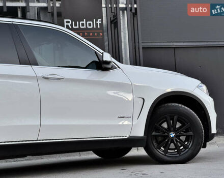 Белый БМВ Х5, объемом двигателя 3 л и пробегом 208 тыс. км за 21990 $, фото 4 на Automoto.ua