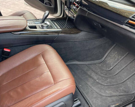 Білий БМВ Х5, об'ємом двигуна 2.98 л та пробігом 160 тис. км за 25000 $, фото 7 на Automoto.ua