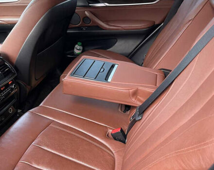 Білий БМВ Х5, об'ємом двигуна 2.98 л та пробігом 160 тис. км за 25000 $, фото 12 на Automoto.ua