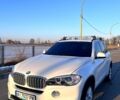 Белый БМВ Х5, объемом двигателя 3 л и пробегом 80 тыс. км за 25000 $, фото 2 на Automoto.ua