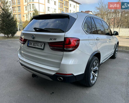 Белый БМВ Х5, объемом двигателя 3 л и пробегом 211 тыс. км за 28999 $, фото 3 на Automoto.ua