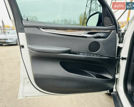 Белый БМВ Х5, объемом двигателя 3 л и пробегом 92 тыс. км за 23500 $, фото 16 на Automoto.ua