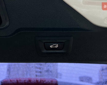 Білий БМВ Х5, об'ємом двигуна 2 л та пробігом 166 тис. км за 28000 $, фото 32 на Automoto.ua