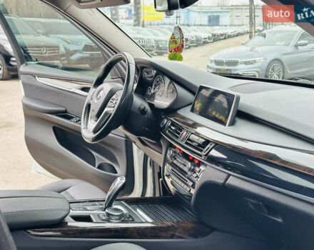 Белый БМВ Х5, объемом двигателя 3 л и пробегом 92 тыс. км за 23500 $, фото 25 на Automoto.ua