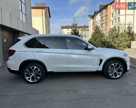 Белый БМВ Х5, объемом двигателя 3 л и пробегом 211 тыс. км за 28999 $, фото 1 на Automoto.ua