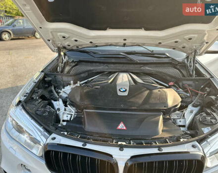 Белый БМВ Х5, объемом двигателя 4.39 л и пробегом 120 тыс. км за 33500 $, фото 2 на Automoto.ua