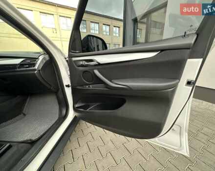 Білий БМВ Х5, об'ємом двигуна 2 л та пробігом 116 тис. км за 28500 $, фото 20 на Automoto.ua
