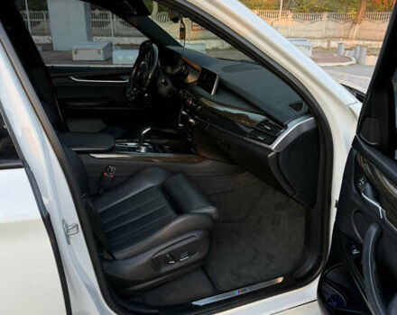 Белый БМВ Х5, объемом двигателя 2.98 л и пробегом 205 тыс. км за 27000 $, фото 4 на Automoto.ua