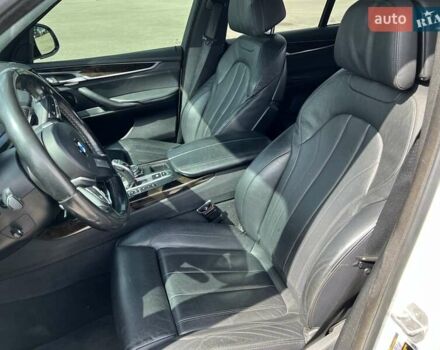 Белый БМВ Х5, объемом двигателя 2.99 л и пробегом 184 тыс. км за 34200 $, фото 2 на Automoto.ua