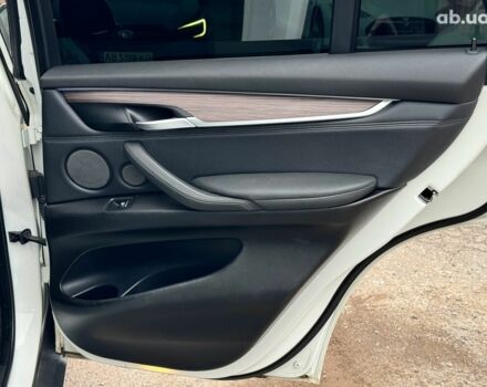 Білий БМВ Х5, об'ємом двигуна 2 л та пробігом 95 тис. км за 29990 $, фото 23 на Automoto.ua