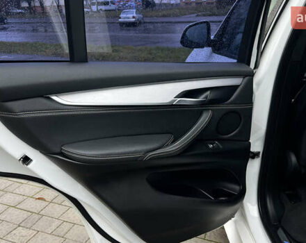 Білий БМВ Х5, об'ємом двигуна 2 л та пробігом 166 тис. км за 28000 $, фото 27 на Automoto.ua