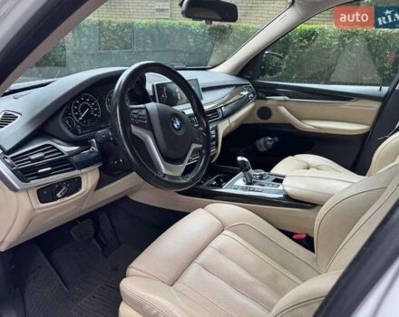 Белый БМВ Х5, объемом двигателя 3 л и пробегом 184 тыс. км за 30790 $, фото 13 на Automoto.ua