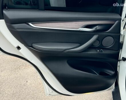 Білий БМВ Х5, об'ємом двигуна 2 л та пробігом 95 тис. км за 29990 $, фото 19 на Automoto.ua