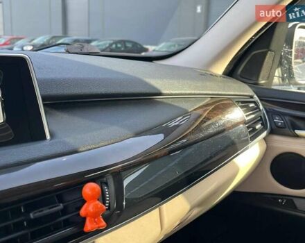 Белый БМВ Х5, объемом двигателя 3 л и пробегом 163 тыс. км за 22690 $, фото 43 на Automoto.ua