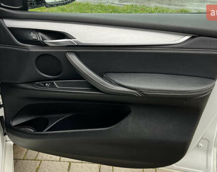 Білий БМВ Х5, об'ємом двигуна 2 л та пробігом 166 тис. км за 28000 $, фото 37 на Automoto.ua