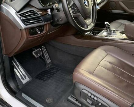 Белый БМВ Х5, объемом двигателя 3 л и пробегом 138 тыс. км за 39800 $, фото 2 на Automoto.ua