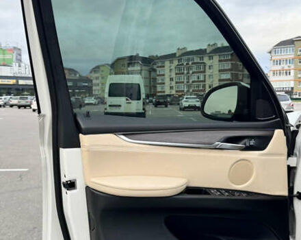 Білий БМВ Х5, об'ємом двигуна 2 л та пробігом 162 тис. км за 27900 $, фото 26 на Automoto.ua