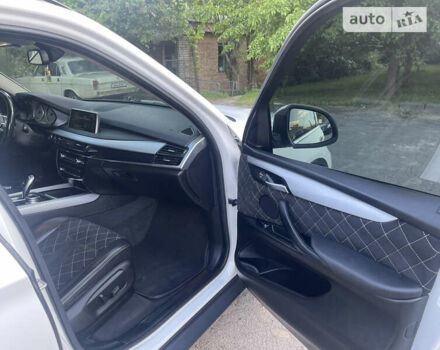 Білий БМВ Х5, об'ємом двигуна 2 л та пробігом 158 тис. км за 26000 $, фото 27 на Automoto.ua