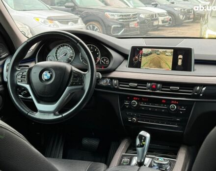 Білий БМВ Х5, об'ємом двигуна 2 л та пробігом 95 тис. км за 29990 $, фото 29 на Automoto.ua