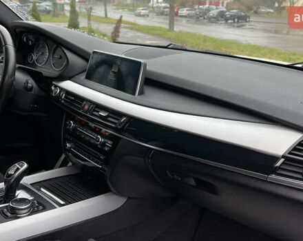 Білий БМВ Х5, об'ємом двигуна 2 л та пробігом 166 тис. км за 28000 $, фото 41 на Automoto.ua