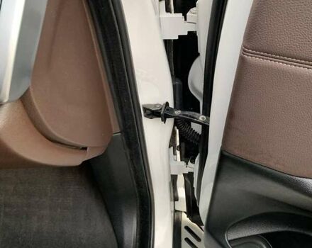 Белый БМВ Х5, объемом двигателя 3 л и пробегом 138 тыс. км за 39800 $, фото 4 на Automoto.ua