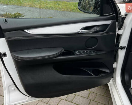 Білий БМВ Х5, об'ємом двигуна 2 л та пробігом 166 тис. км за 28000 $, фото 26 на Automoto.ua