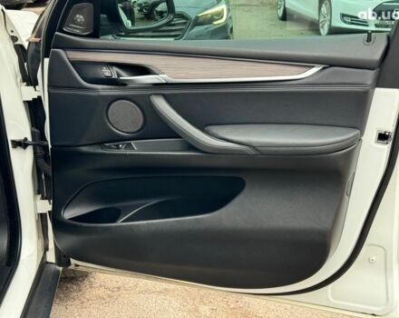 Білий БМВ Х5, об'ємом двигуна 2 л та пробігом 95 тис. км за 29990 $, фото 25 на Automoto.ua