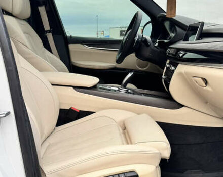 Білий БМВ Х5, об'ємом двигуна 2 л та пробігом 162 тис. км за 27900 $, фото 49 на Automoto.ua