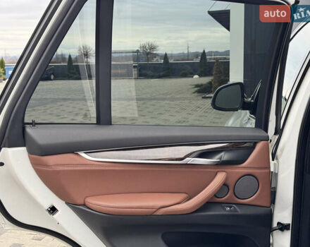 Белый БМВ Х5, объемом двигателя 2.98 л и пробегом 130 тыс. км за 28700 $, фото 43 на Automoto.ua