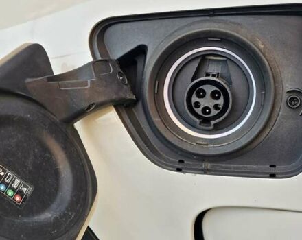 Білий БМВ Х5, об'ємом двигуна 2 л та пробігом 173 тис. км за 27200 $, фото 6 на Automoto.ua