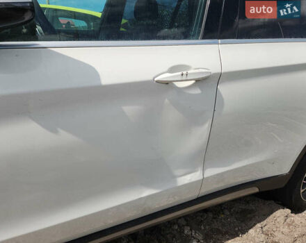 Білий БМВ Х5, об'ємом двигуна 2 л та пробігом 198 тис. км за 28700 $, фото 4 на Automoto.ua