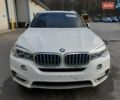 Белый БМВ Х5, объемом двигателя 2 л и пробегом 128 тыс. км за 8500 $, фото 4 на Automoto.ua